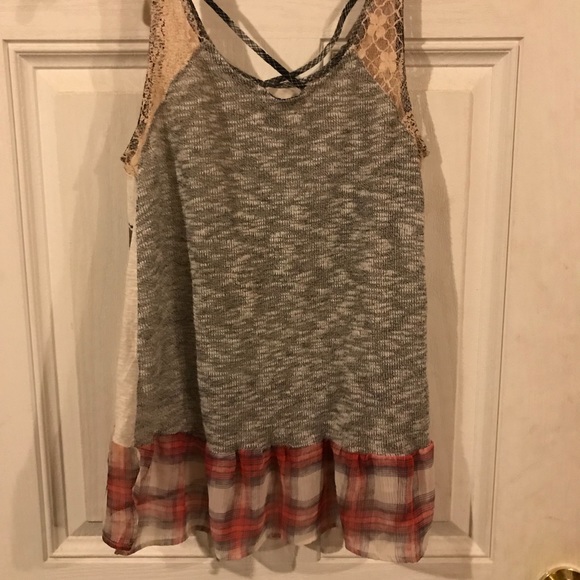 SCRAPBOOK NEW YORK RUFFLE TANK - Picture 2 of 3